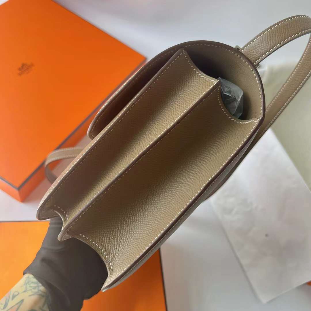 Hermès（爱马仕）Constance 空姐包 Epsom Ck18 大象灰 Etoupe 银扣 24cm 全手工蜡线缝