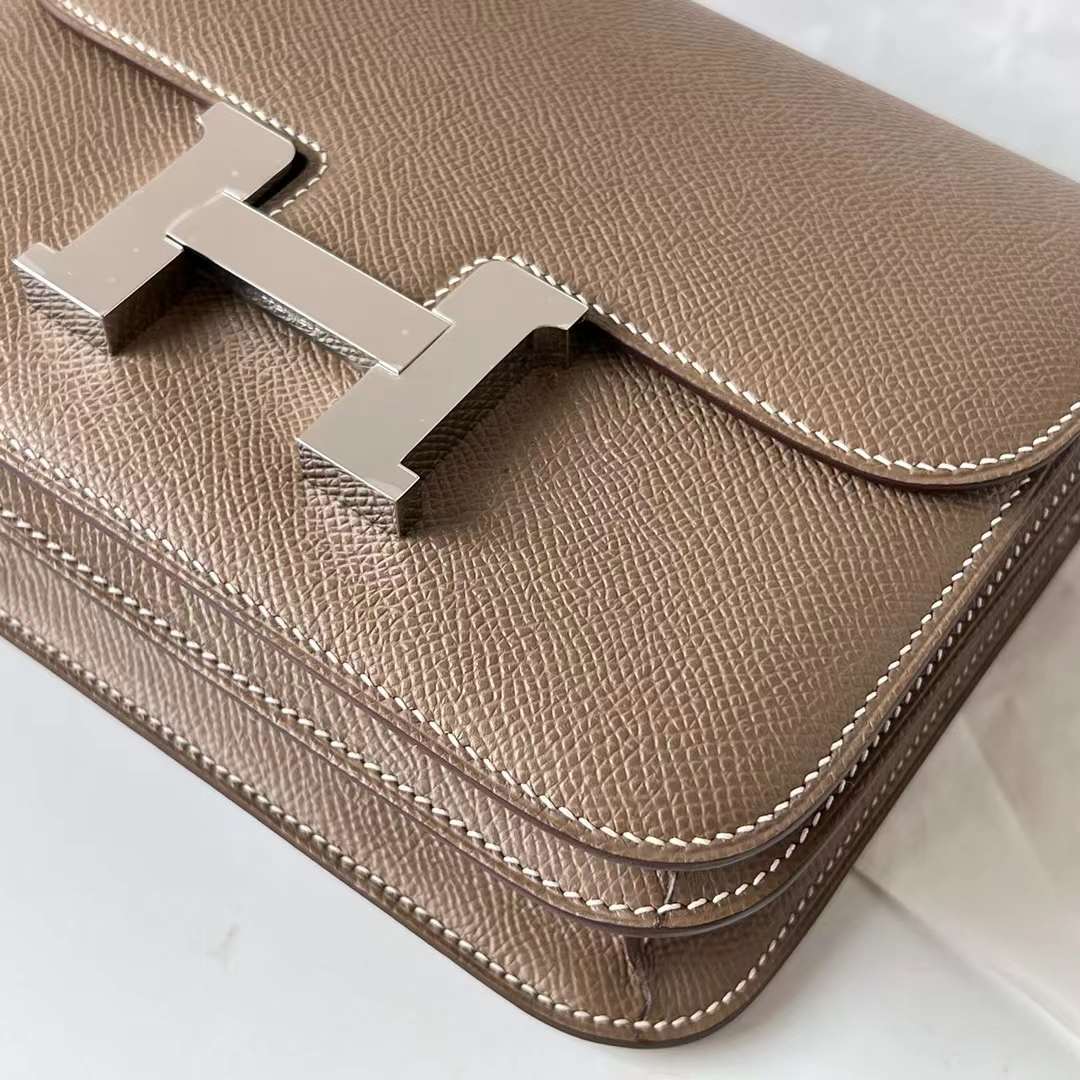 Hermès（爱马仕）Constance 空姐包 Epsom Ck18 大象灰 Etoupe 银扣 19cm 全手工蜡线缝 Phw