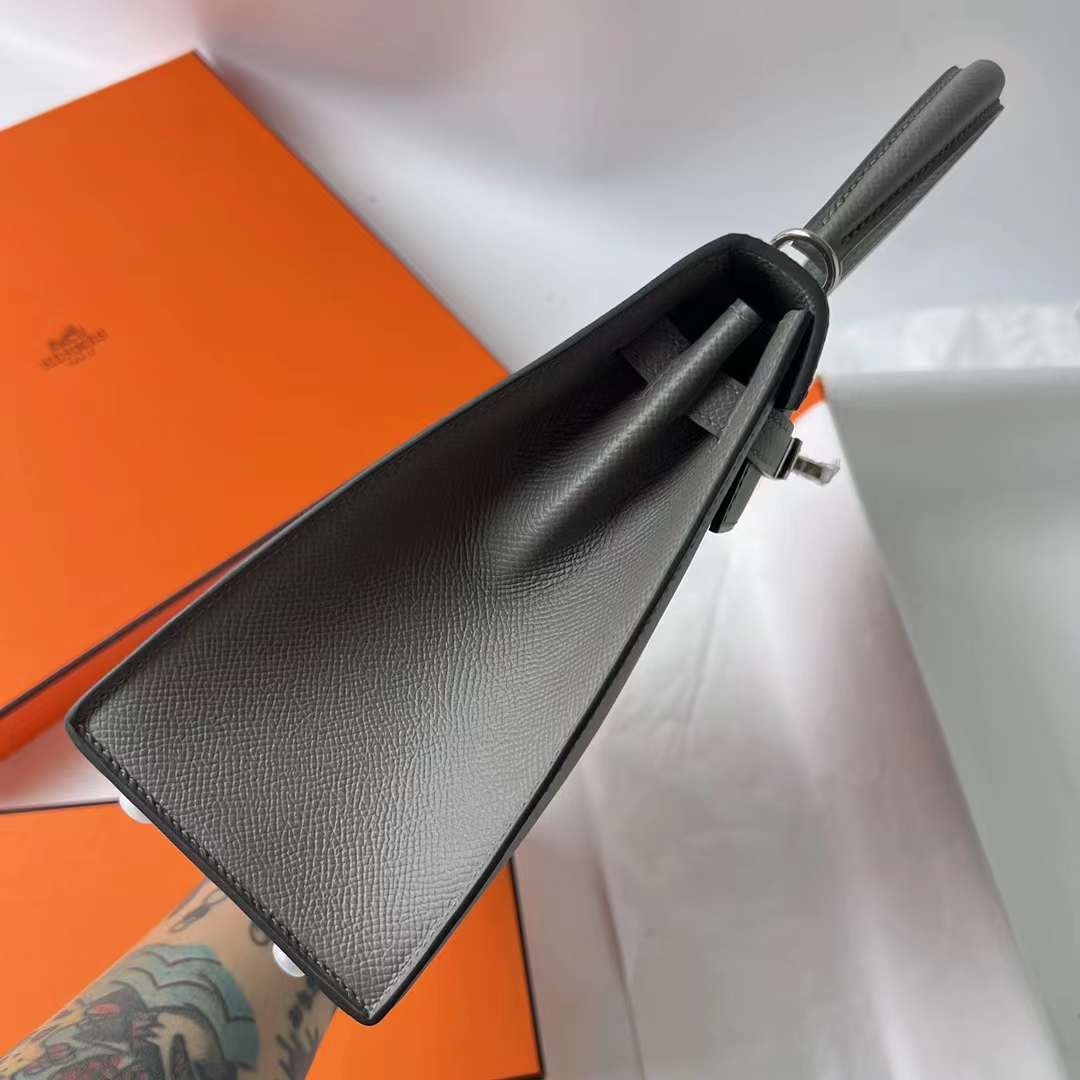 Hermès（爱马仕）Kelly 凯莉包 Epsom 0L 积雨云灰 Gris Meyer 银扣 25cm 全手工蜡线缝 Phw
