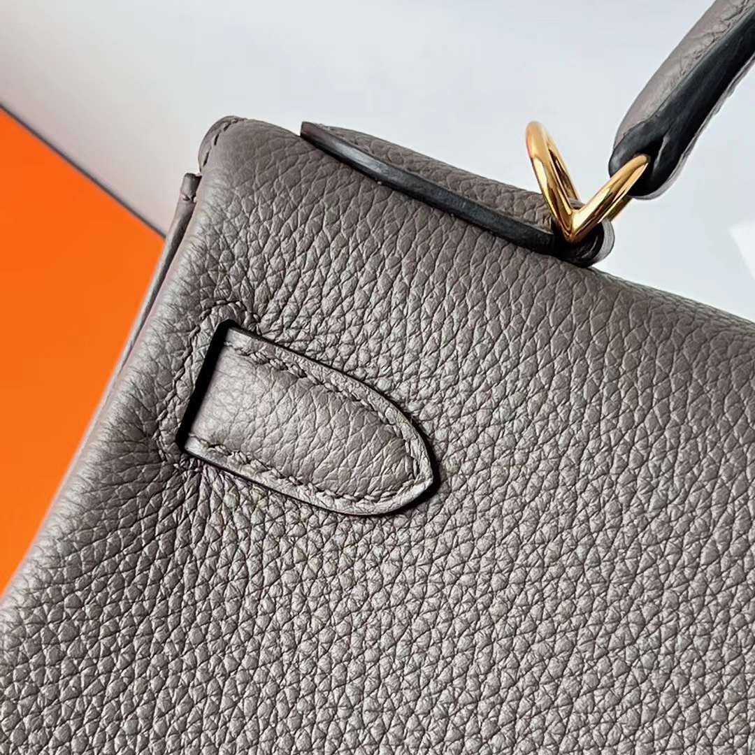 Hermès（爱马仕）Kelly 凯莉包 Togo皮 进口小牛皮 0L 积雨云灰 金扣 28cm 全手工蜡线缝 Ghw