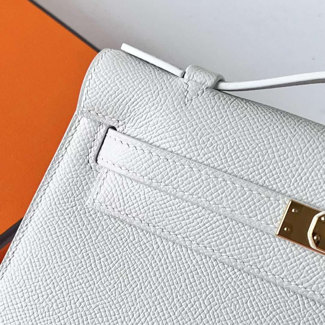 Hermès（爱马仕）Mini Kelly Pochette Epsom 01 纯白 金扣 22cm 全手工蜡线缝 Ghw