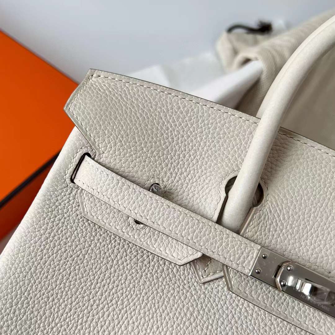 Hermès（爱马仕）Birkin 铂金包 Togo 顶级小牛皮 Ck10 奶昔白 银扣 25cm 全手工蜡线缝 Phw