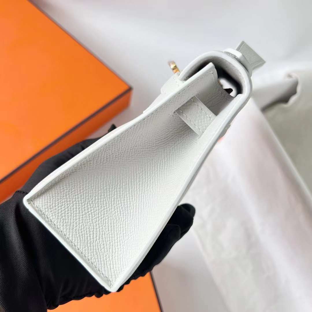 Hermès（爱马仕）Mini Kelly Pochette Epsom 01 纯白 金扣 22cm 全手工蜡线缝 Ghw
