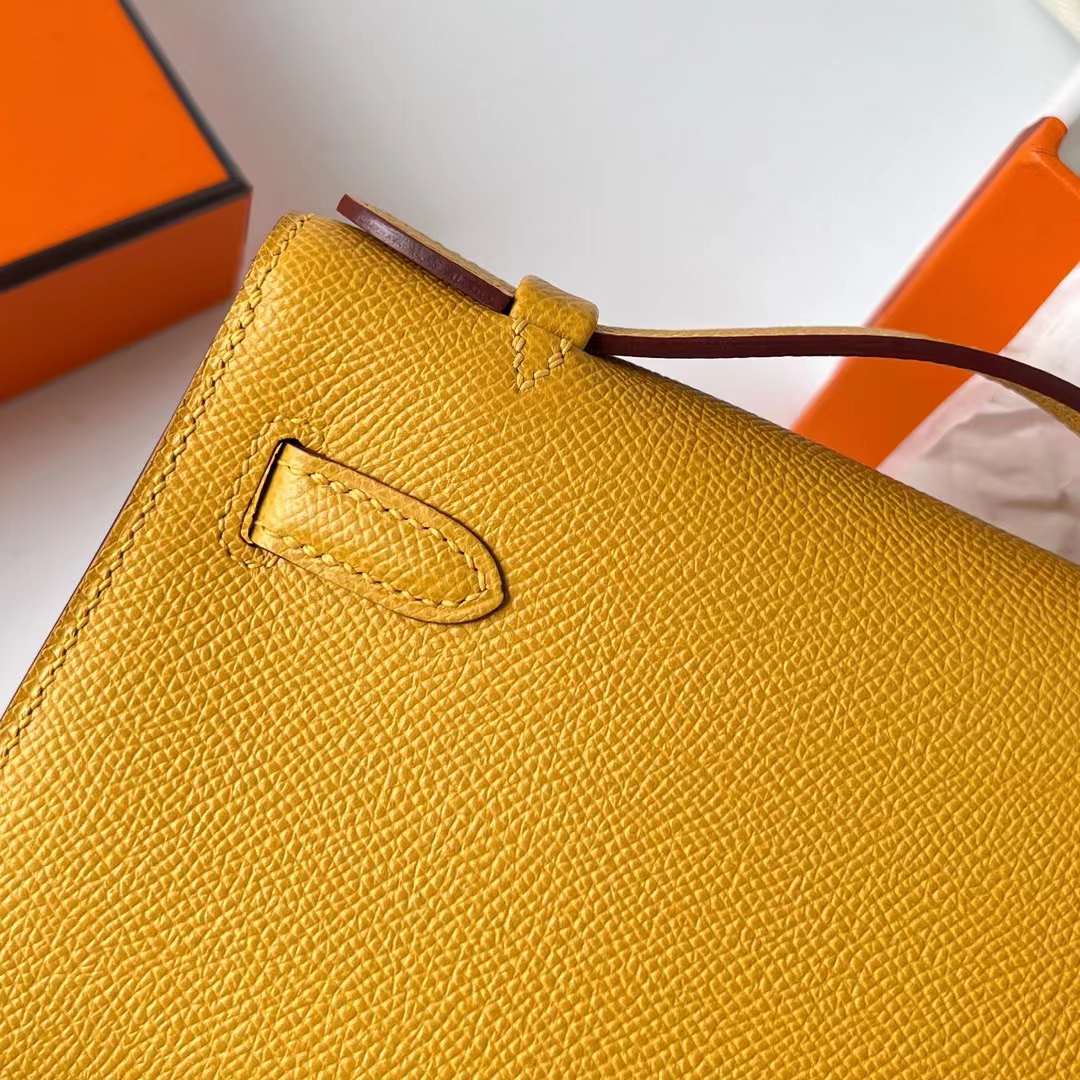 Hermès（爱马仕）Mini Kelly Pochette Epsom 9D 琥珀黄 金扣 22cm 全手工蜡线缝 Ghw