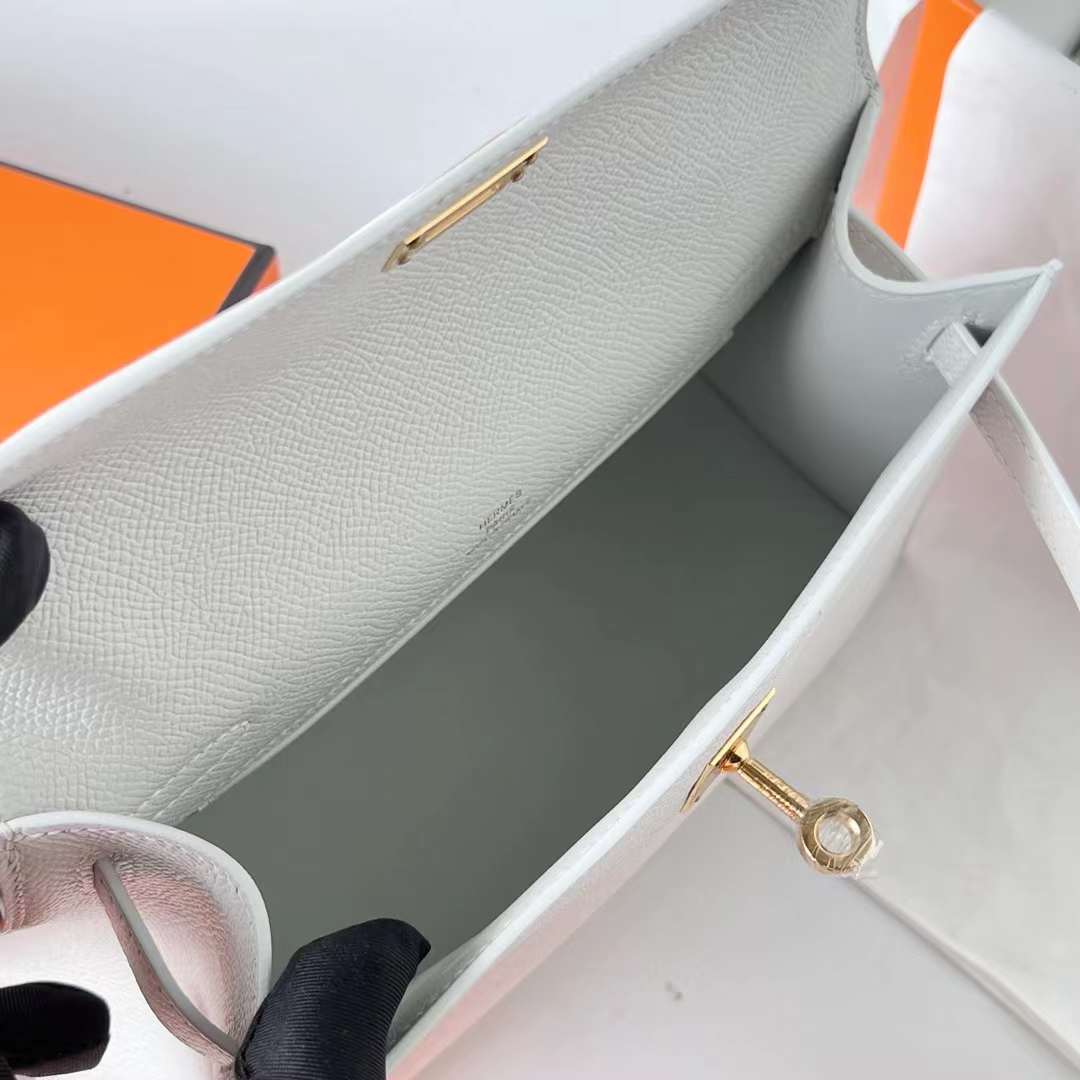 Hermès（爱马仕）Mini Kelly Pochette Epsom 01 纯白 金扣 22cm 全手工蜡线缝 Ghw