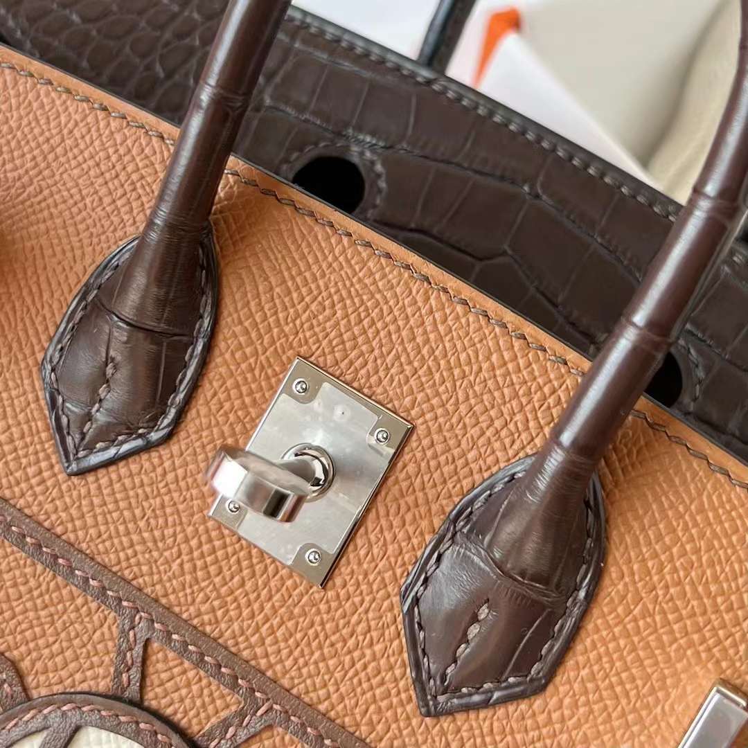 Hermès（爱马仕）Birkin 铂金包 限量版 小房子 金棕色 20cm 全手工蜡线缝制 Phw