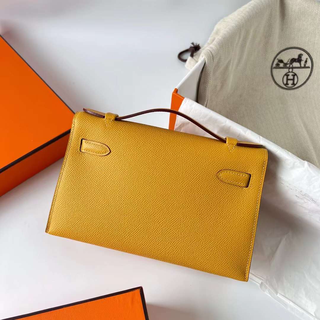 Hermès（爱马仕）Mini Kelly Pochette Epsom 9D 琥珀黄 金扣 22cm 全手工蜡线缝 Ghw