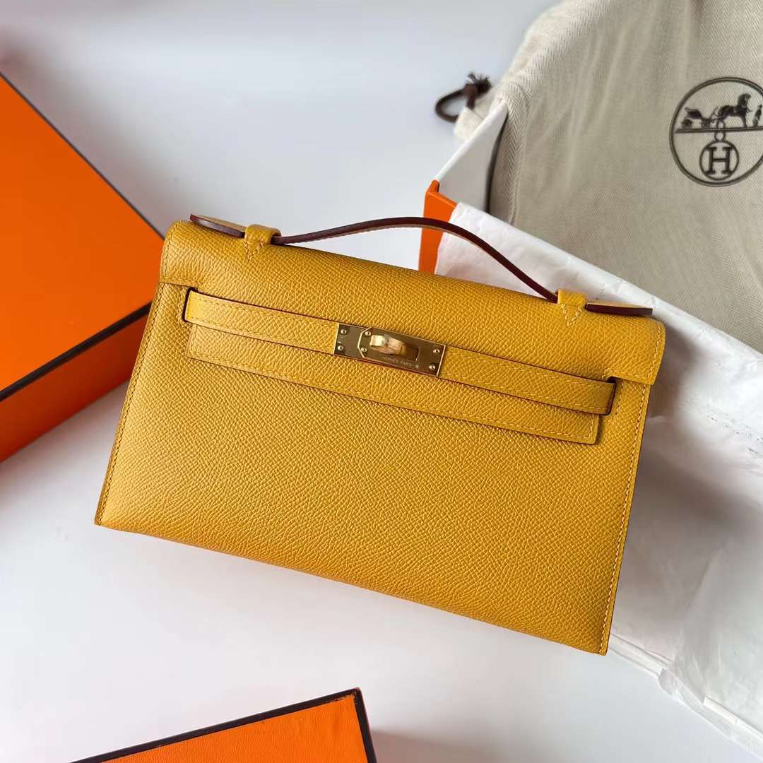 Hermès（爱马仕）Mini Kelly Pochette Epsom 9D 琥珀黄 金扣 22cm 全手工蜡线缝 Ghw