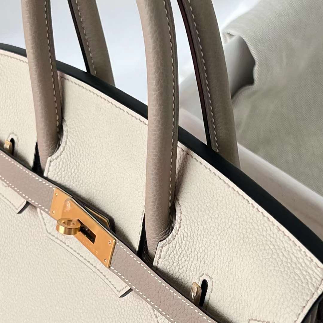 Hermès（爱马仕）Birkin 铂金包 Hss Togo 顶级小牛皮 Ck10 奶昔白 拼 Ck81 斑鸠灰 拉丝金扣 30cm 全手工蜡线缝 Ghw