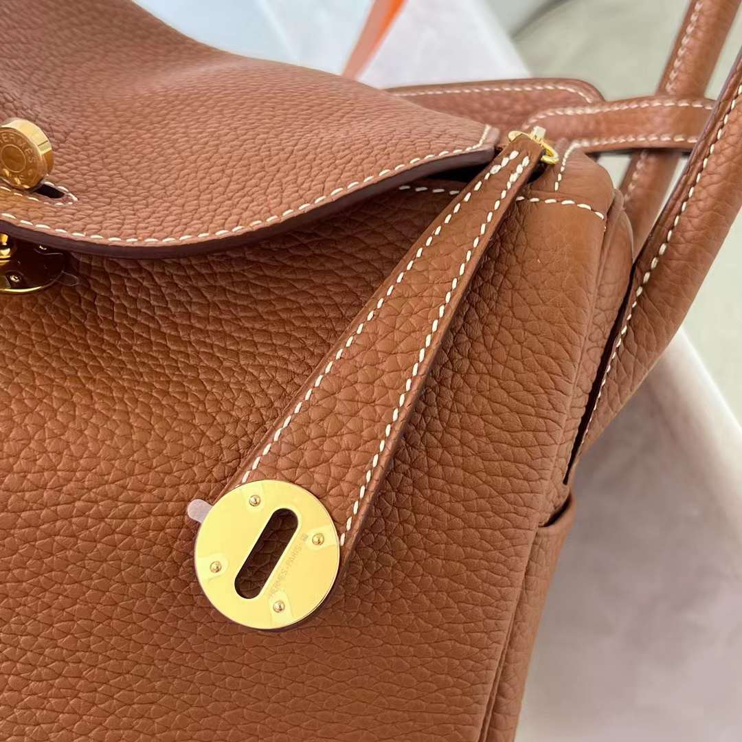 Hermès（爱马仕）Lindy 琳迪包 Clemence Ck37 金棕色 金扣 26cm 全手工蜡线缝制 Ghw
