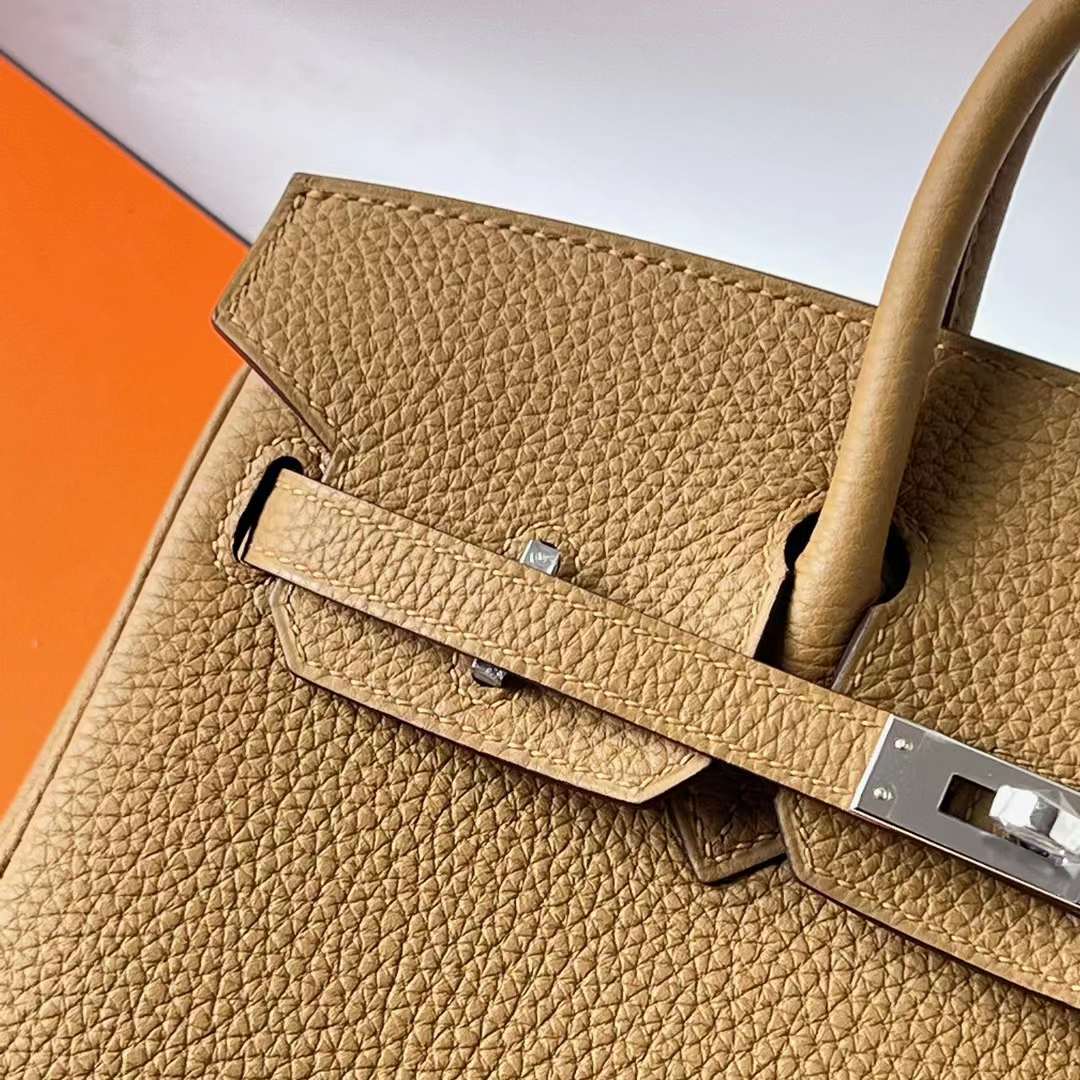Hermès（爱马仕）Birkin 铂金包 Togo皮 顶级小牛皮 4B 饼干色 内拼 T0 雾蓝色 银扣 25cm 全手工蜡线缝 Phw