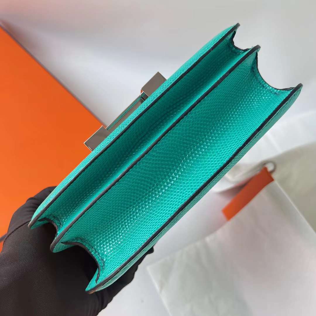 Hermès（爱马仕）Constance 空姐包 Lizard 进口蜥蜴皮 6W 薄荷绿 银扣 19cm 全手工蜡线缝 Phw