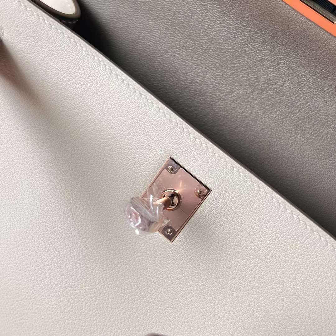 Hermès（爱马仕）Mini Kelly Pochette Swift Ck10 奶昔白 拼 M8 沥青灰 玫瑰金扣 22cm 全手工蜡线缝 Rghw