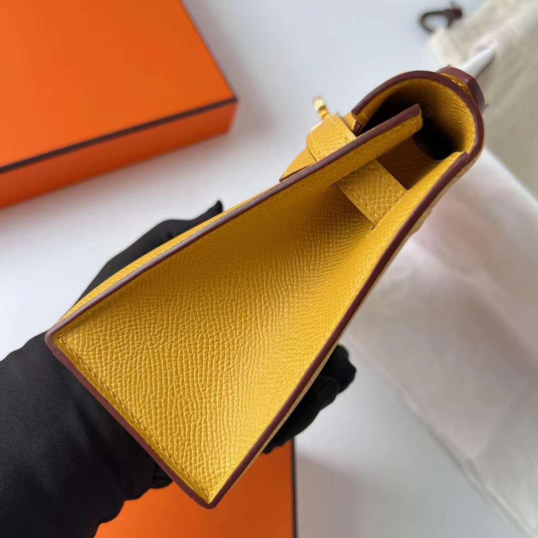 Hermès（爱马仕）Mini Kelly Pochette Epsom 9D 琥珀黄 金扣 22cm 全手工蜡线缝 Ghw