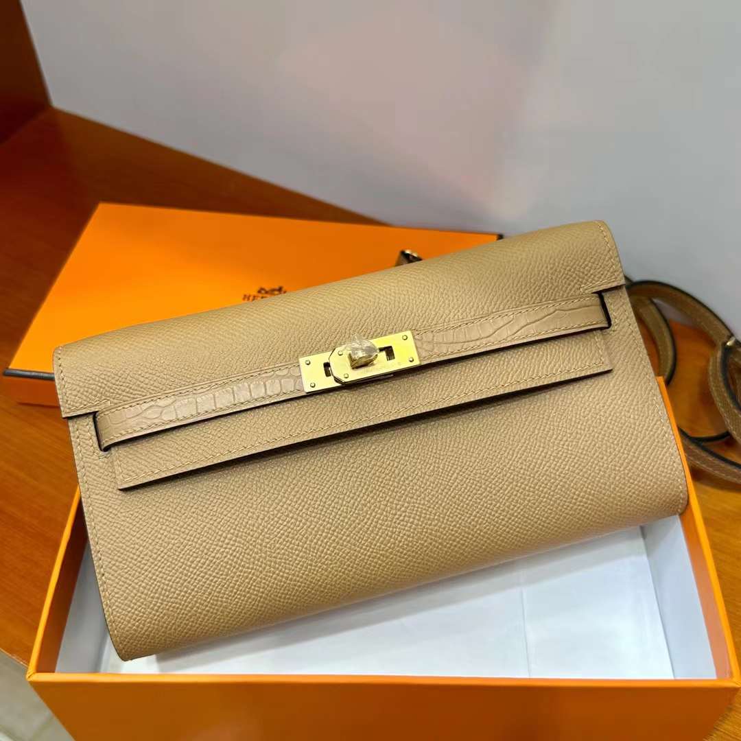 Hermès（爱马仕）Kelly to go touch Epsom 拼 雾面美洲鳄鱼皮 0M 奶茶色 金扣 22cm 全手工蜡线缝