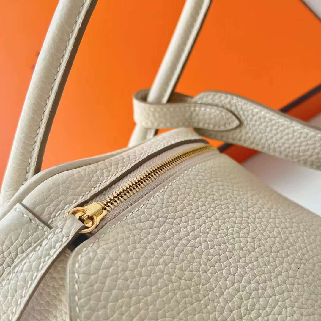 Hermès（爱马仕）Lindy 琳迪包 Clemence 原tc进口大牛皮 Ck10 奶昔白 金扣 26cm 全手工蜡线缝制 Ghw