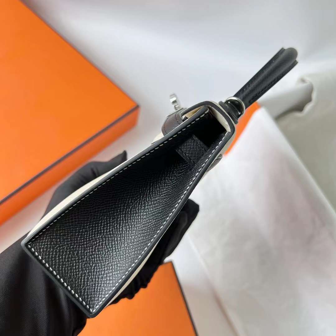 Hermès（爱马仕）Mini Kelly 迷你凯莉 Epsom Ck10 奶昔白 & Ck89 黑色 银扣 22cm 全手工蜡线缝 Phw