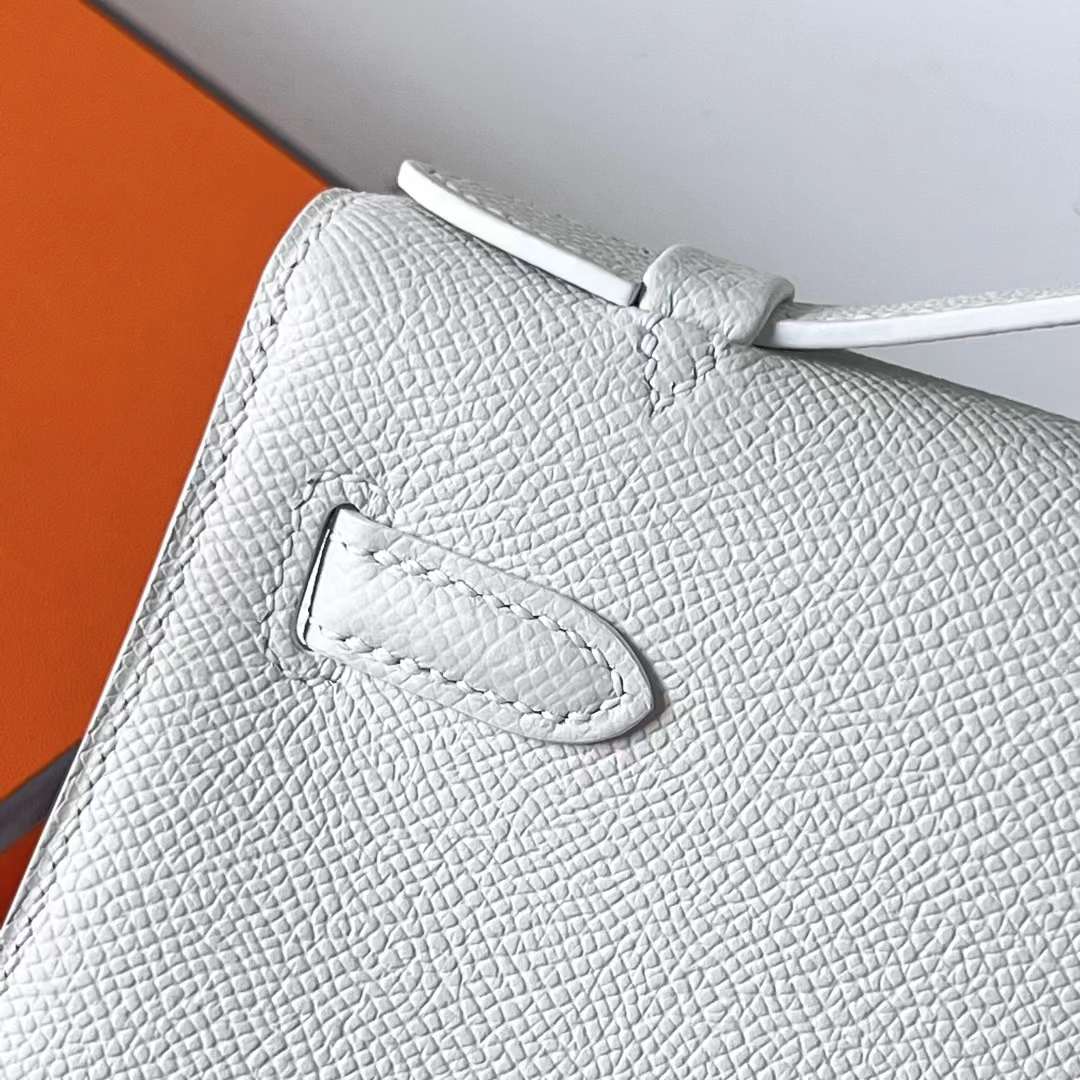 Hermès（爱马仕）Mini Kelly Pochette Epsom 01 纯白 金扣 22cm 全手工蜡线缝 Ghw