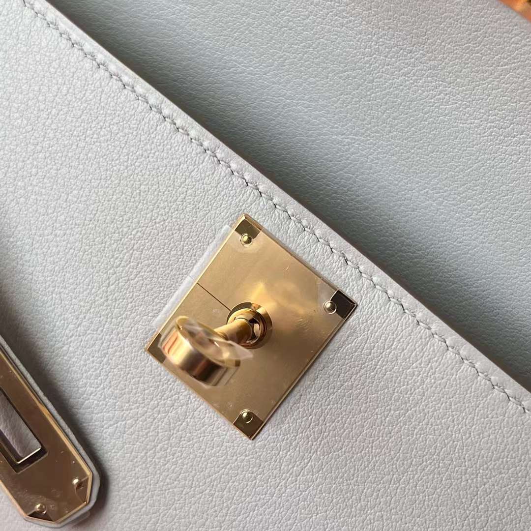 Hermès（爱马仕）Kelly cut 手拿包 Swift Ck80 珍珠灰 金扣 31cm 全手工蜡线缝 Ghw