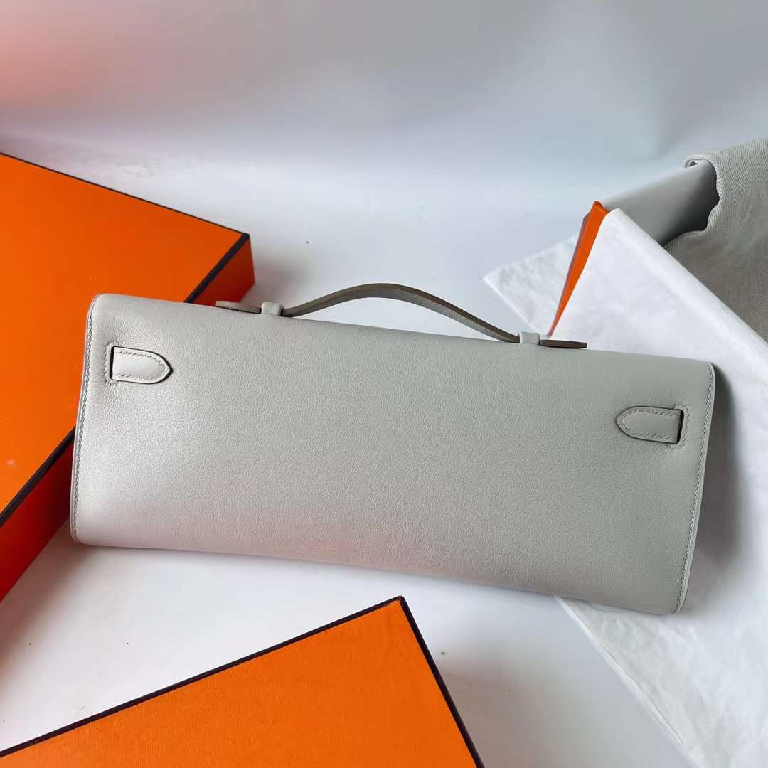 Hermès（爱马仕）Kelly cut 手拿包 Swift Ck80 珍珠灰 金扣 31cm 全手工蜡线缝 Ghw