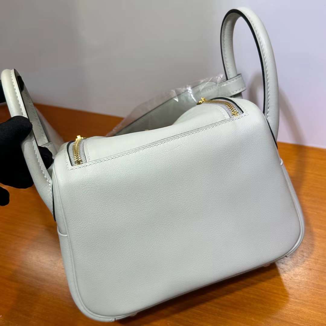 Hermès（爱马仕）Mini Lindy 迷你琳迪包 Swift 0W 水晶灰 金扣 19cm 全手工蜡线缝制 Ghw