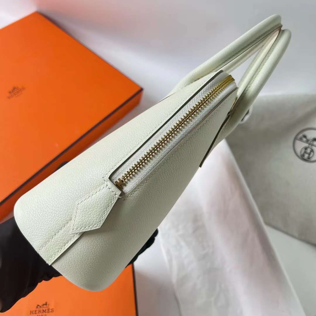 Hermès（爱马仕）Bolide 保龄球包 Evercolor 0T 蘑菇白 内拼 4B 饼干色 金扣 25cm 全手工蜡线缝 Ghw