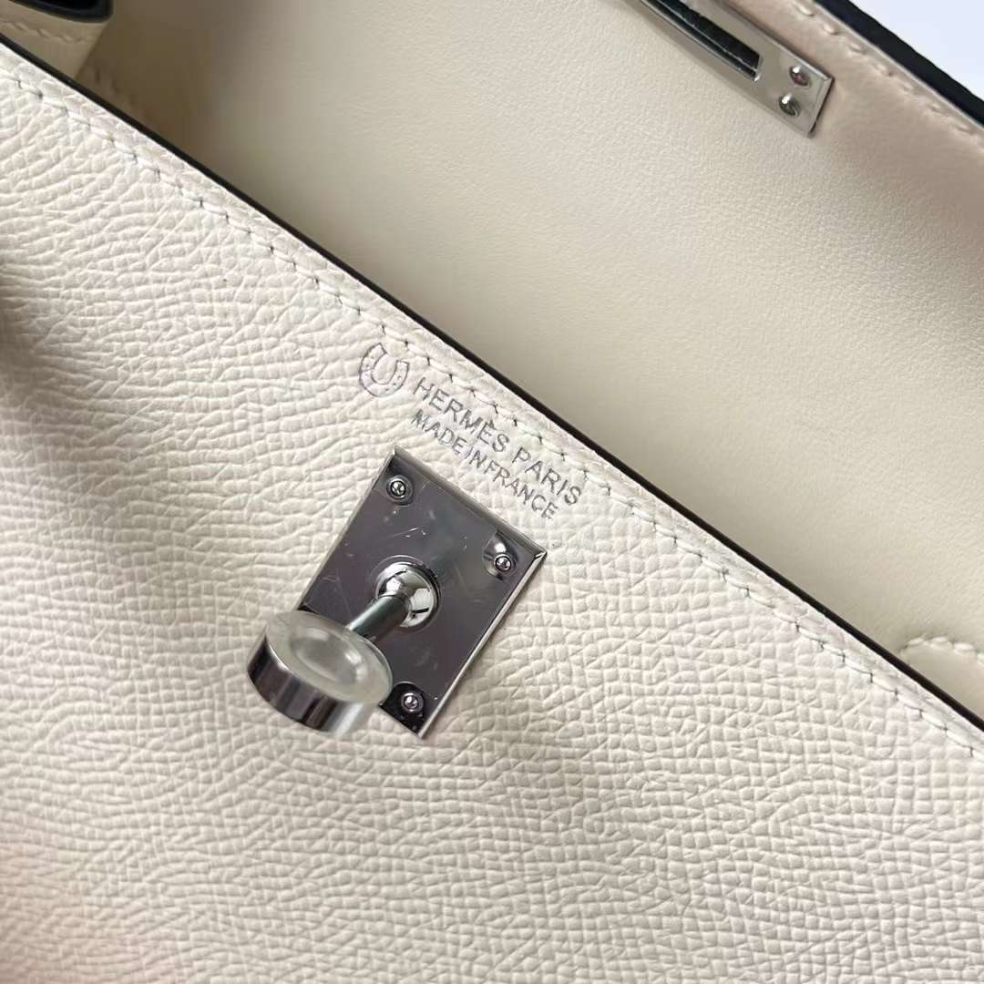 Hermès（爱马仕）Mini Kelly 迷你凯莉 Epsom Ck10 奶昔白 & Ck89 黑色 银扣 22cm 全手工蜡线缝 Phw