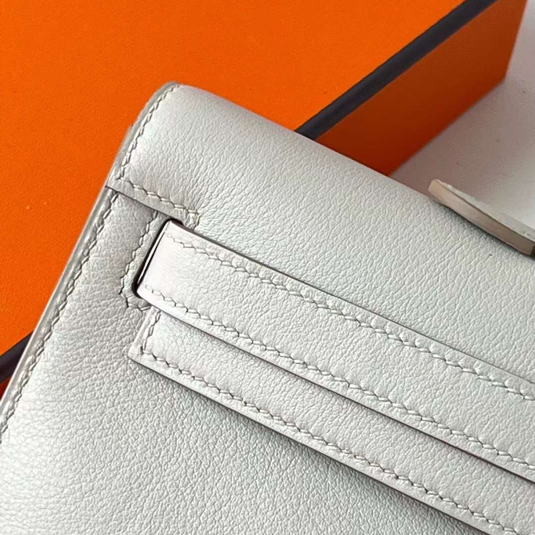 Hermès（爱马仕）Kelly cut 手拿包 Swift Ck80 珍珠灰 金扣 31cm 全手工蜡线缝 Ghw
