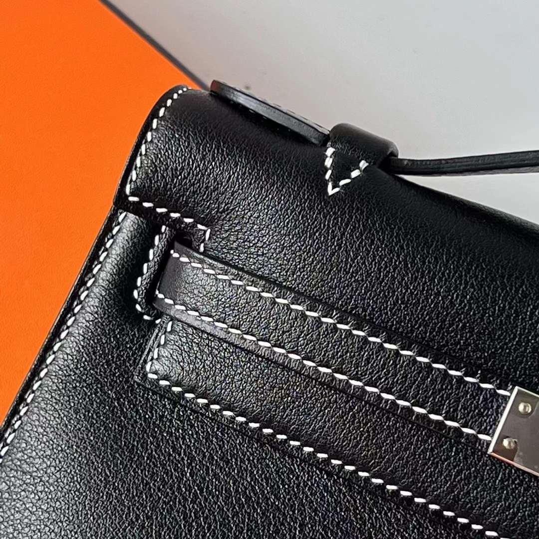 Hermès（爱马仕）Mini Kelly Pochette Swift Ck89 黑色 内拼 9D 琥珀黄 银扣 22cm 全手工蜡线缝 Phw