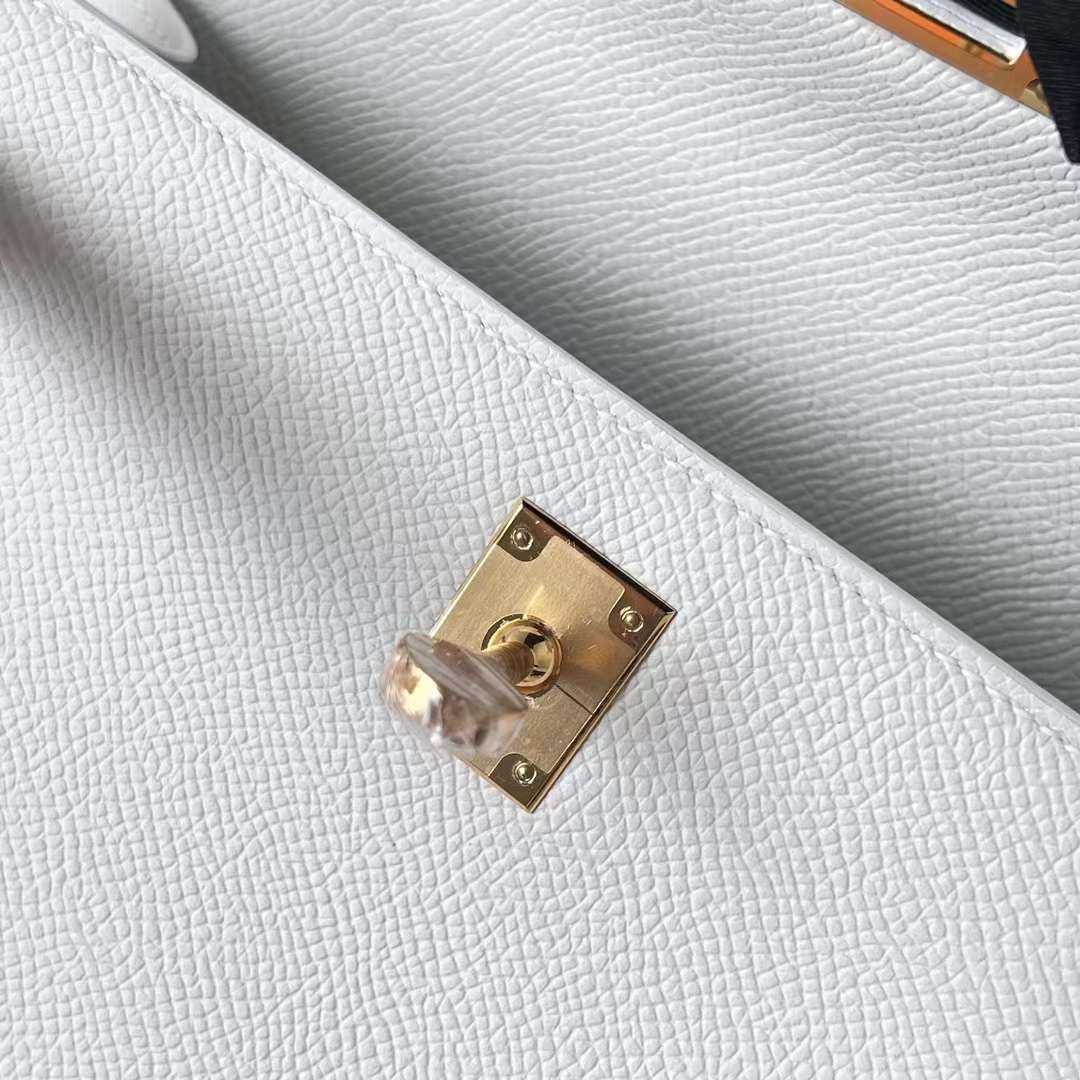 Hermès（爱马仕）Mini Kelly Pochette Epsom 01 纯白 金扣 22cm 全手工蜡线缝 Ghw