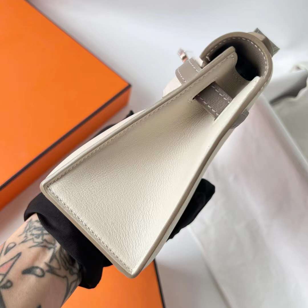Hermès（爱马仕）Mini Kelly Pochette Swift Ck10 奶昔白 拼 M8 沥青灰 玫瑰金扣 22cm 全手工蜡线缝 Rghw