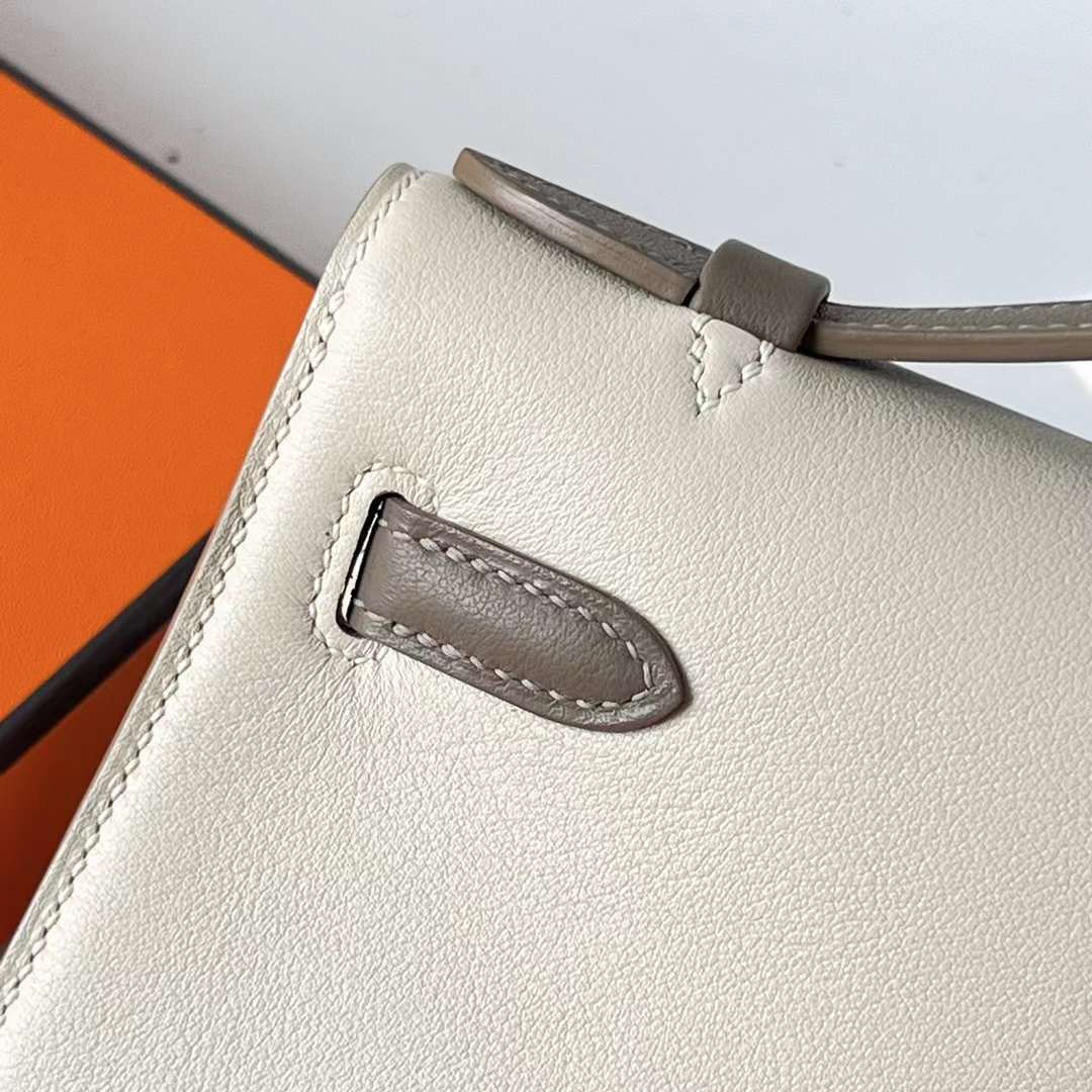 Hermès（爱马仕）Mini Kelly Pochette Swift Ck10 奶昔白 拼 M8 沥青灰 玫瑰金扣 22cm 全手工蜡线缝 Rghw