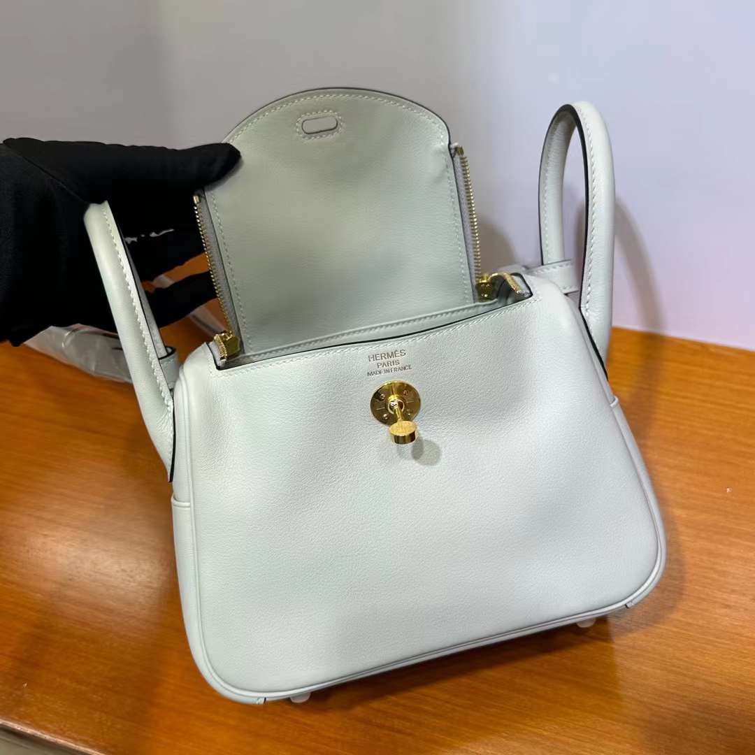 Hermès（爱马仕）Mini Lindy 迷你琳迪包 Swift 0W 水晶灰 金扣 19cm 全手工蜡线缝制 Ghw