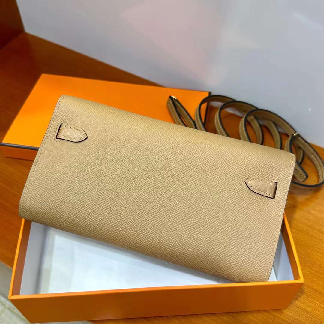Hermès（爱马仕）Kelly to go touch Epsom 拼 雾面美洲鳄鱼皮 0M 奶茶色 金扣 22cm 全手工蜡线缝