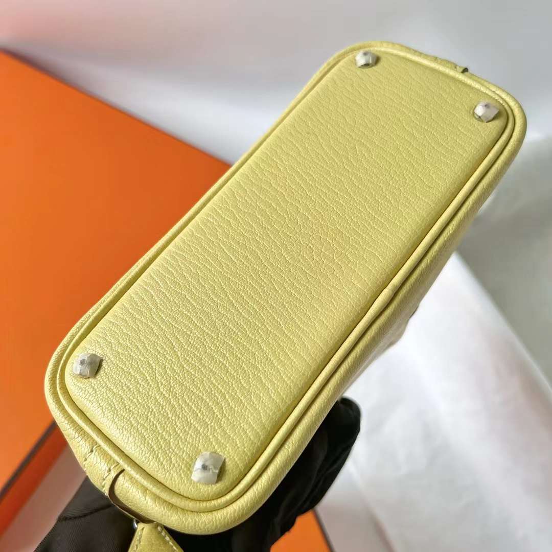 Hermès（爱马仕）Mini Bolide 迷你保龄球包 Chevre 进口山羊皮 0Y 柠檬黄 银扣 20cm 全手工蜡线缝 Phw