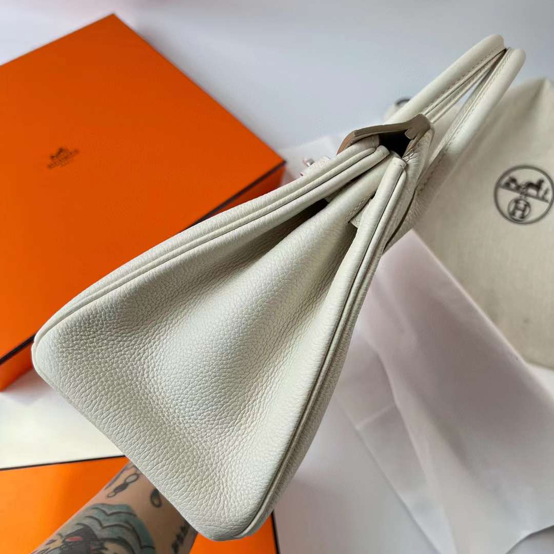 Hermès（爱马仕）Birkin 铂金包 Togo 顶级小牛皮 Ck10 奶昔白 银扣 25cm 全手工蜡线缝 Phw