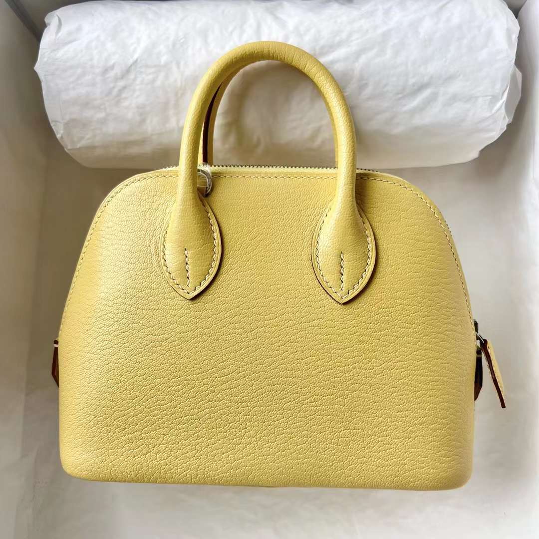 Hermès（爱马仕）Mini Bolide 迷你保龄球包 Chevre 进口山羊皮 0Y 柠檬黄 银扣 20cm 全手工蜡线缝 Phw