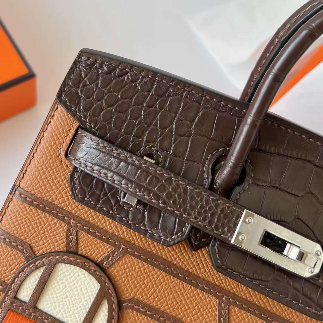 Hermès（爱马仕）Birkin 铂金包 限量版 小房子 金棕色 20cm 全手工蜡线缝制 Phw