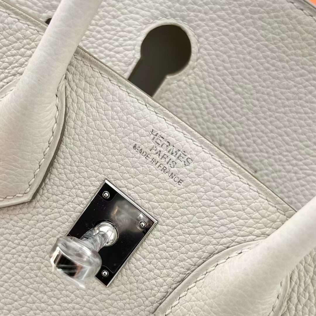Hermès（爱马仕）Birkin 铂金包 Togo 顶级小牛皮 Ck10 奶昔白 银扣 25cm 全手工蜡线缝 Phw