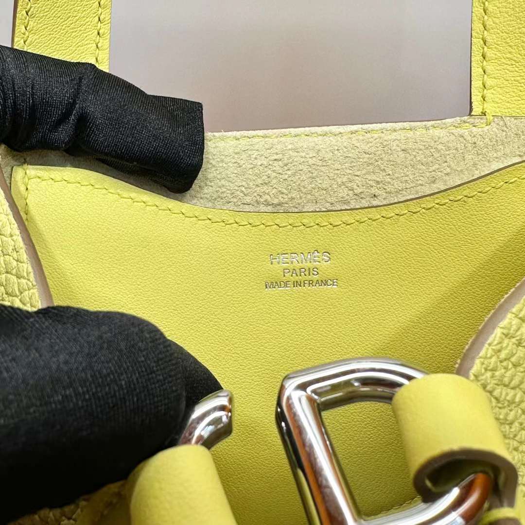 Hermès（爱马仕）In The Loop 猪鼻子 菜篮子 Clemence 拼 Swift 1Z 小鸡黄 银扣 18cm 全手工蜡线缝 Phw