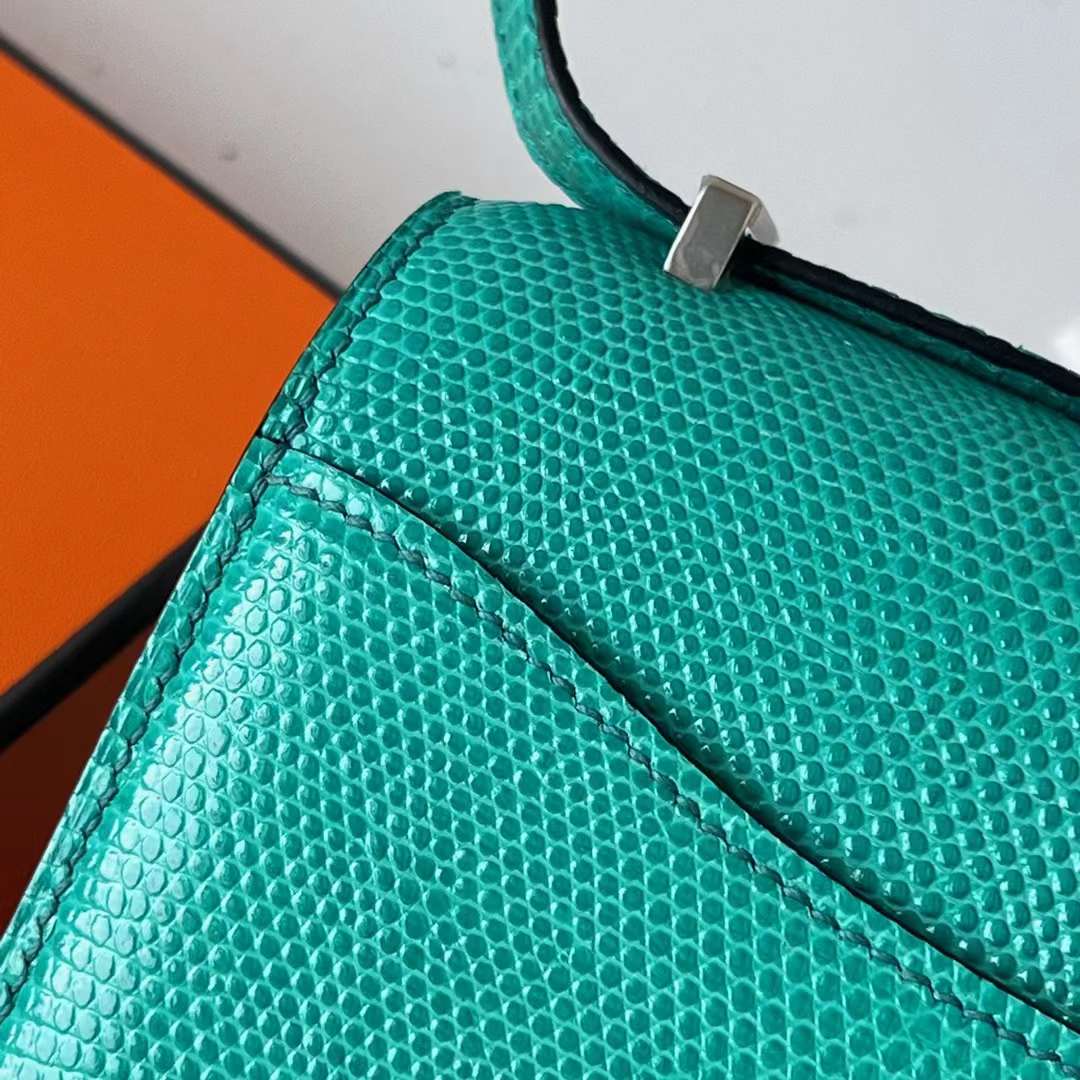 Hermès（爱马仕）Constance 空姐包 Lizard 进口蜥蜴皮 6W 薄荷绿 银扣 19cm 全手工蜡线缝 Phw