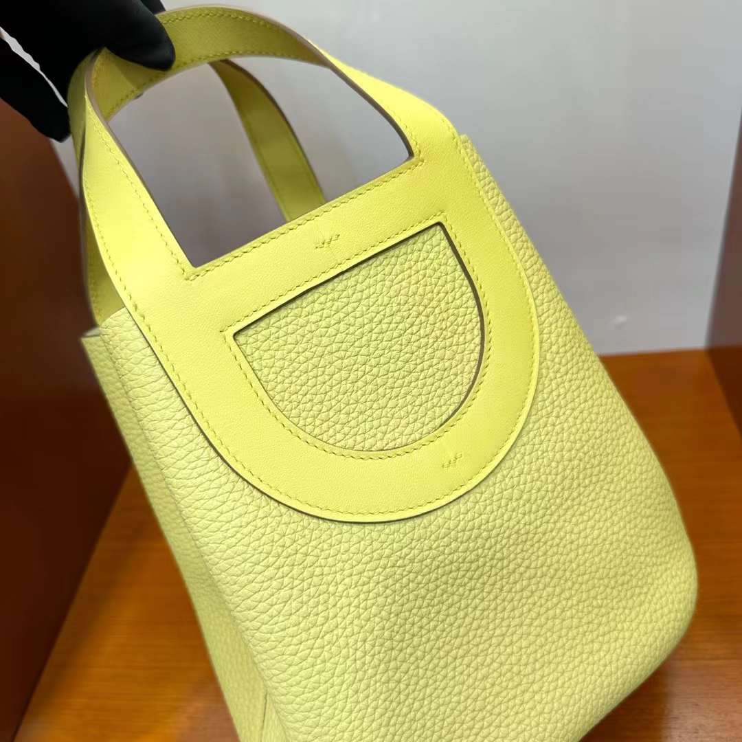 Hermès（爱马仕）In The Loop 猪鼻子 菜篮子 Clemence 拼 Swift 1Z 小鸡黄 银扣 18cm 全手工蜡线缝 Phw