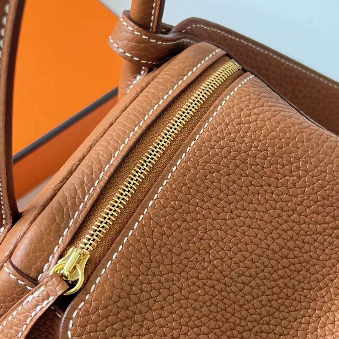 Hermès（爱马仕）Lindy 琳迪包 Clemence Ck37 金棕色 金扣 26cm 全手工蜡线缝制 Ghw