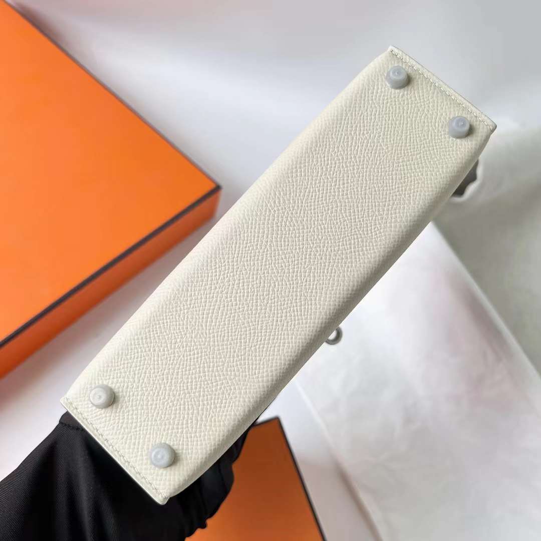 Hermès（爱马仕）Mini Kelly 迷你凯莉 Epsom Ck10 奶昔白 & Ck89 黑色 银扣 22cm 全手工蜡线缝 Phw