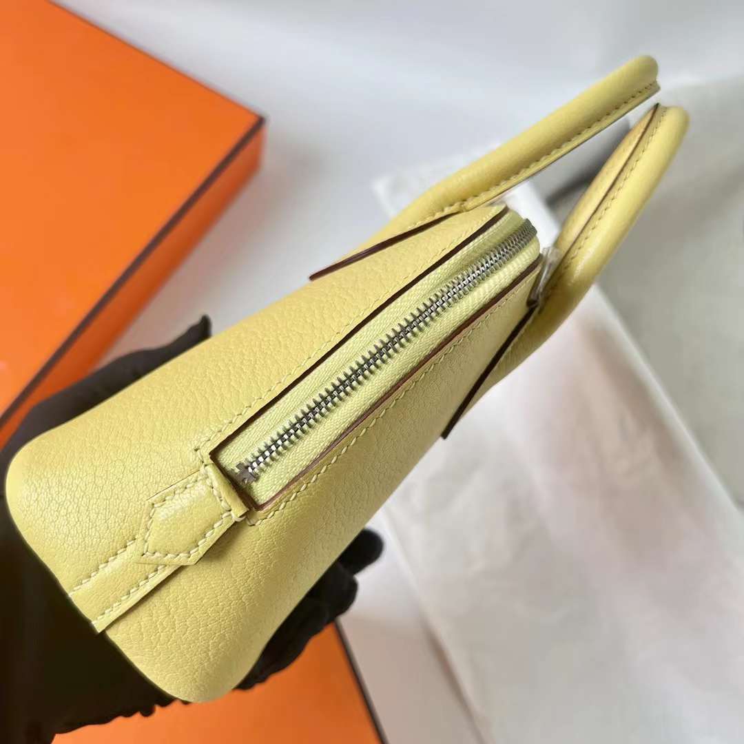Hermès（爱马仕）Mini Bolide 迷你保龄球包 Chevre 进口山羊皮 0Y 柠檬黄 银扣 20cm 全手工蜡线缝 Phw