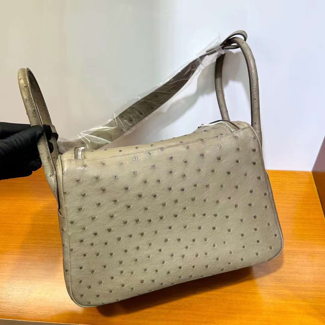 Hermès（爱马仕）Lindy 琳迪包 Ostrich 原kk进口鸵鸟皮 Ck18 大象灰 银扣 26cm 全手工蜡线缝 Phw