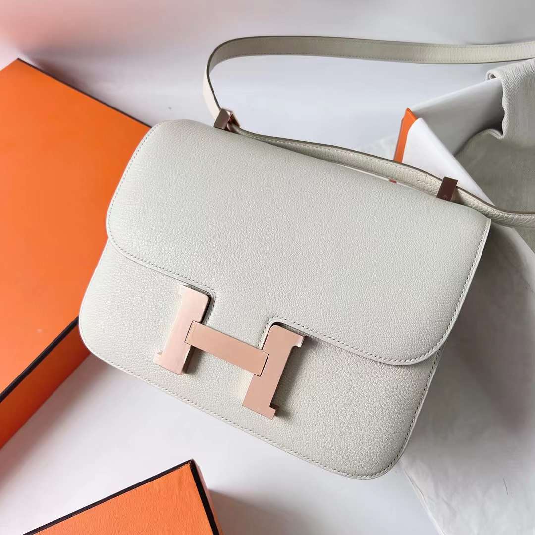 Hermès（爱马仕）Constance 空姐包 Chevre 进口山羊皮 0T 蘑菇白 内拼 4B 饼干色 玫瑰金扣 24cm