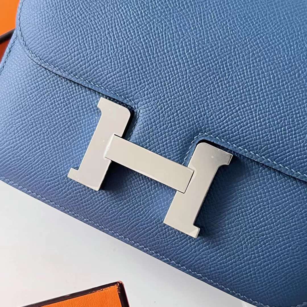 Hermès（爱马仕）Constance 空姐包 Epsom 掌纹皮 7R 雾霾蓝 银扣 19cm 全手工蜡线缝 Phw