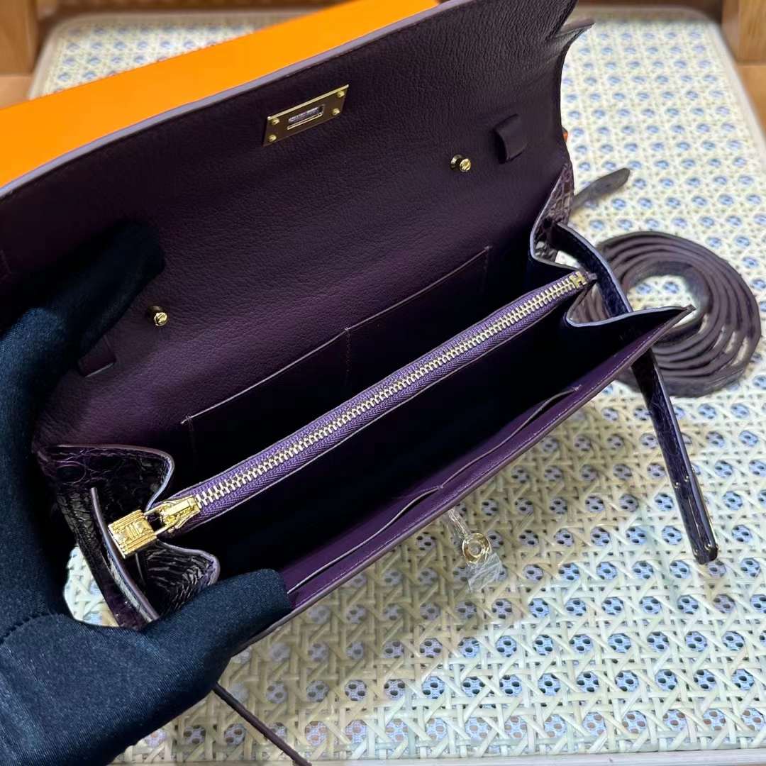 Hermès（爱马仕）Kelly to go 亮面美洲鳄鱼皮 N5 加仑紫色 金扣 20cm 全手工蜡线缝 Ghw