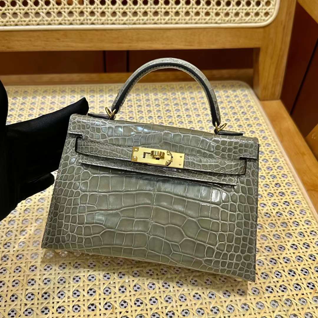 Hermès（爱马仕）Mini Kelly 迷你凯莉 亮面美洲鳄鱼皮 Shiny Alligator Crocodile Ck81 斑鸠灰 金扣 19cm 全手工蜡线缝 Ghw